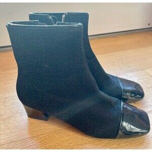 Women’s black two tones patent cap toe ankle boots 6.5